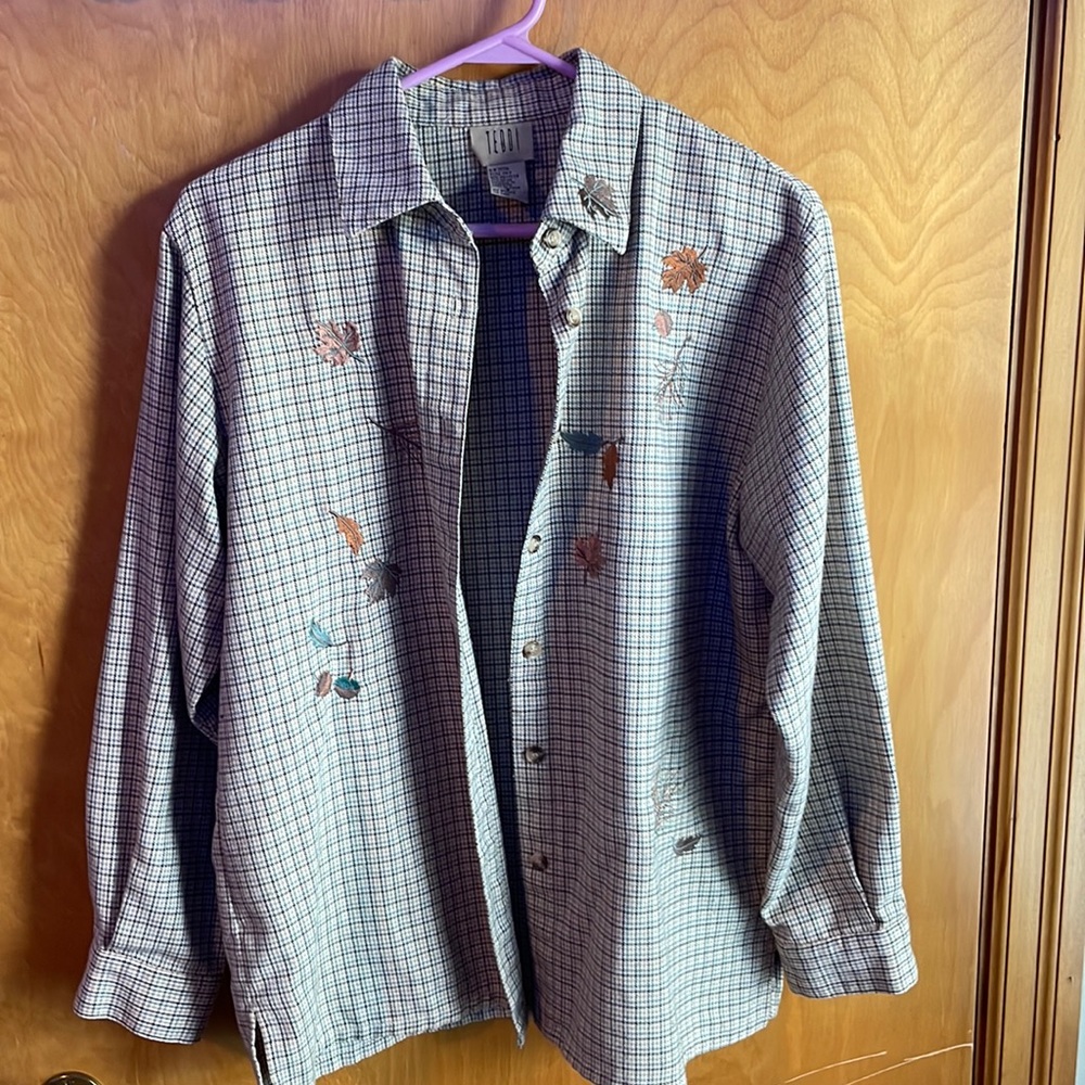 Vintage autumn embroidered button up